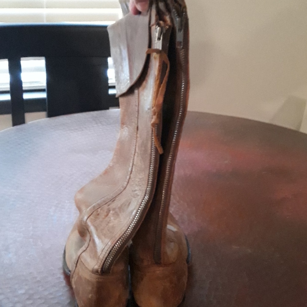 Boots - Picture 3 of 8